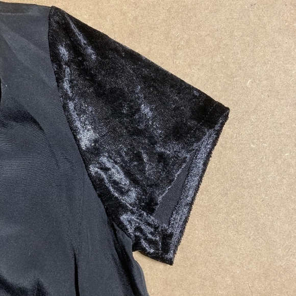 BCBGeneration Black Top Velvet Velour Short Sleeves Open Back Cut-Out Women's S - Picture 6 of 9